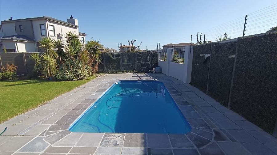 4 Bedroom Property for Sale in Parklands North Western Cape